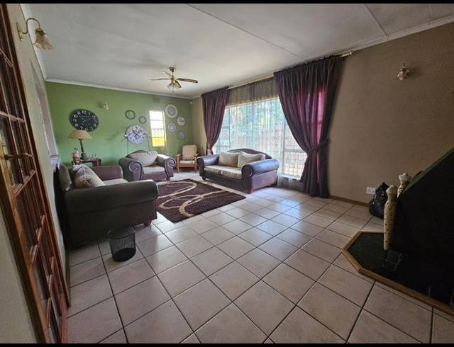 BUSINESS FOR SALE IN VAN RIEBEECK PARK